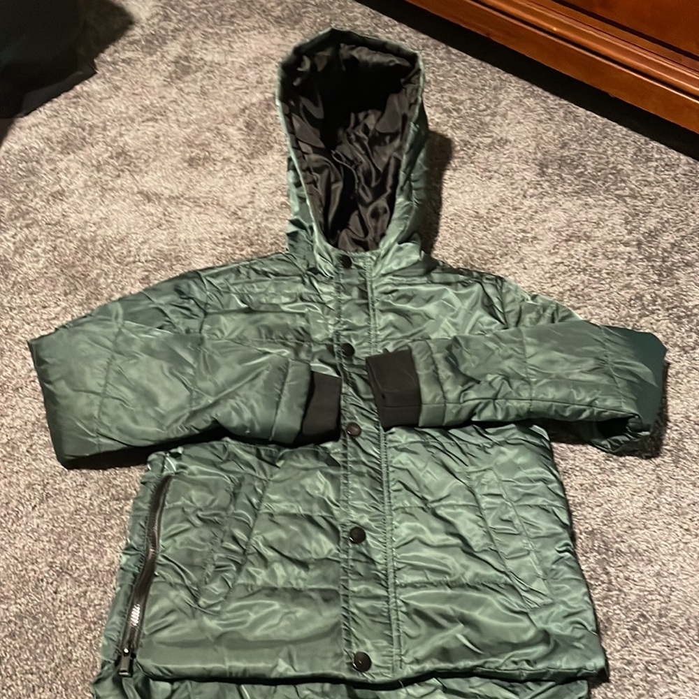 sovereign code * Los Angeles
Boys light weight puffer jacket Forrest Green